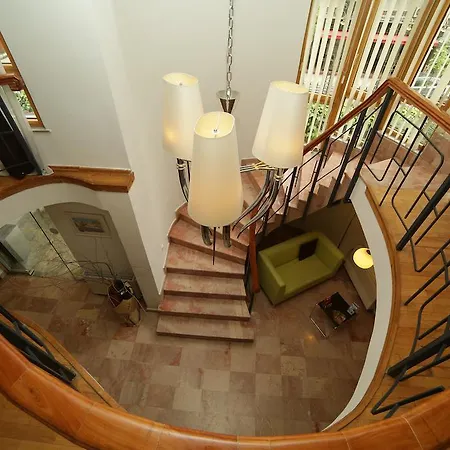 De Paris Hotel 4*