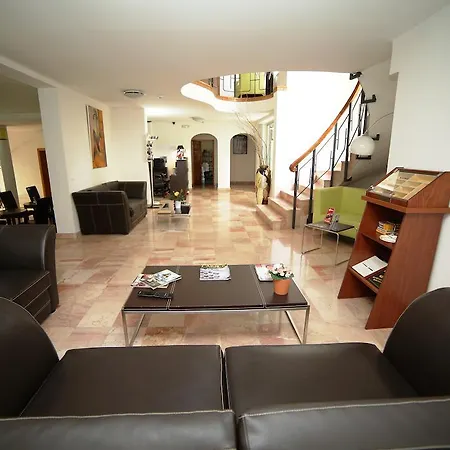 De Paris 4* Tirana