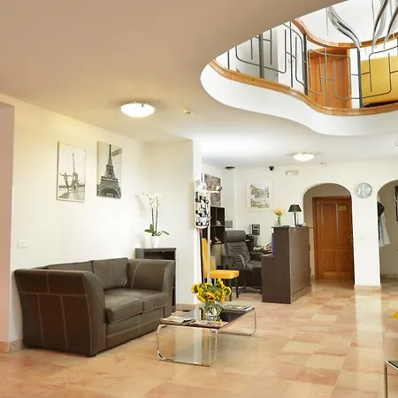 De Paris Hotel