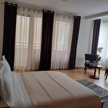 De Paris Tirana