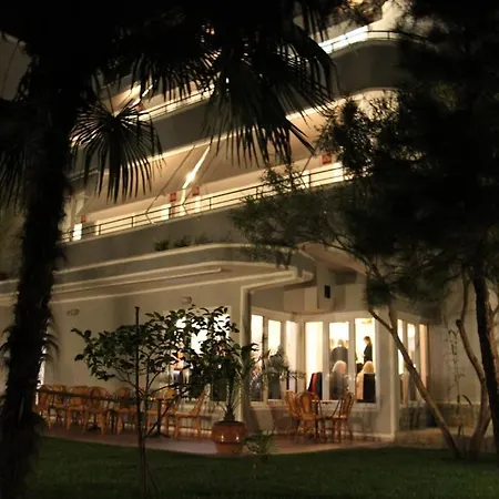 De Paris Hotel 4*